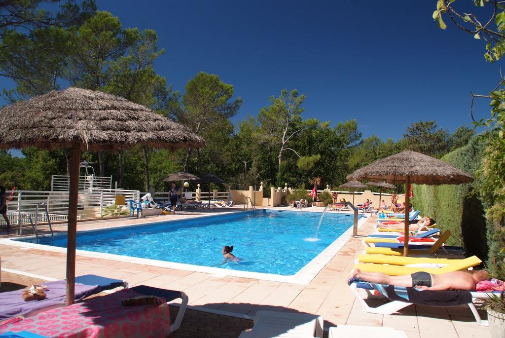 Camping Le Parc Saint-Paul-en-Forêt Exteriör bild